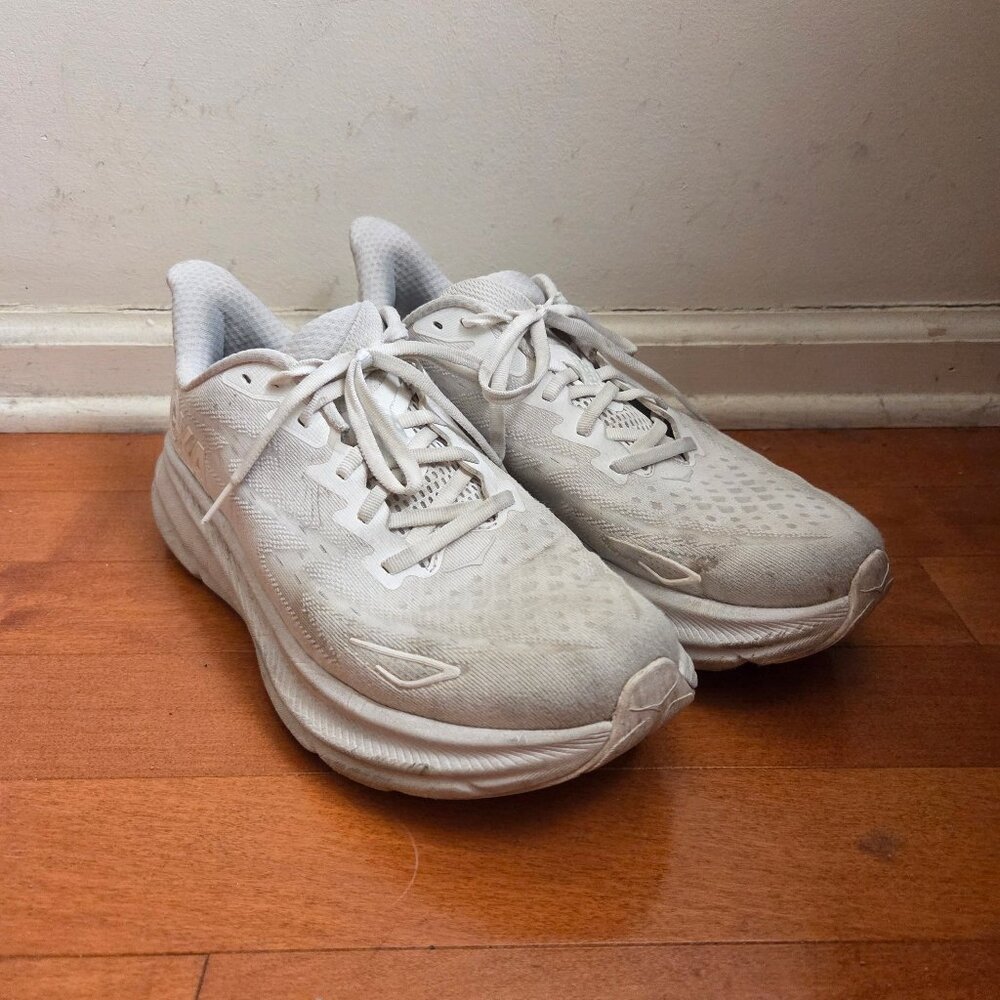Hoka One One HOKA Clifton 9 Men's Triple White Size 9.5 D USED FAIR